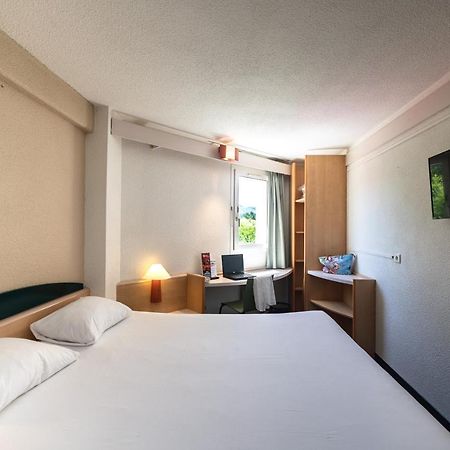 Hotel Ibis オータン エクステリア 写真