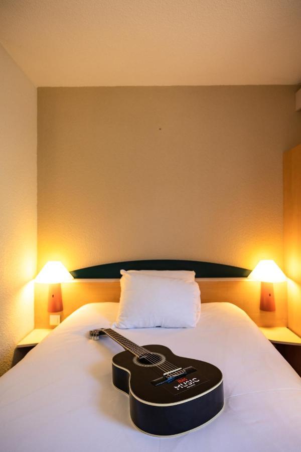 Hotel Ibis オータン エクステリア 写真