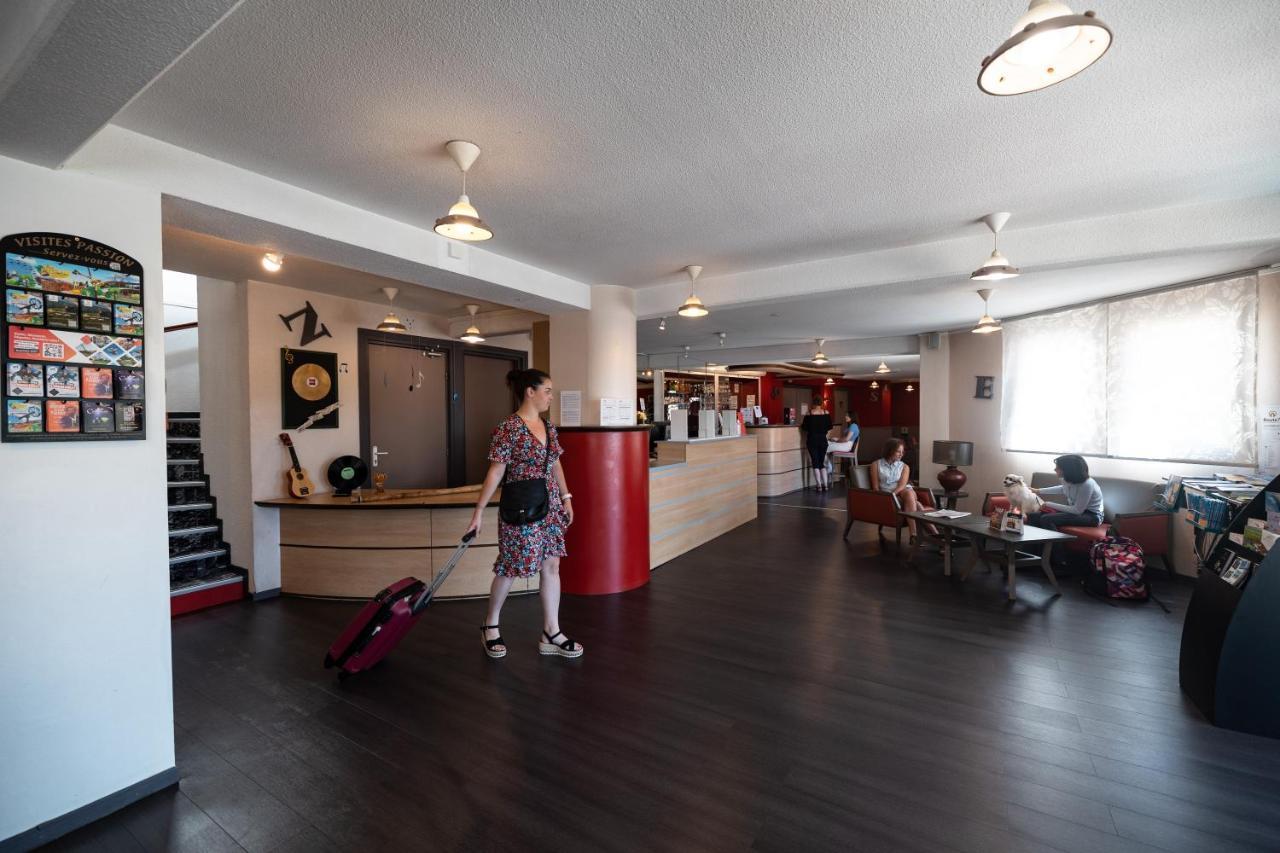 Hotel Ibis オータン エクステリア 写真