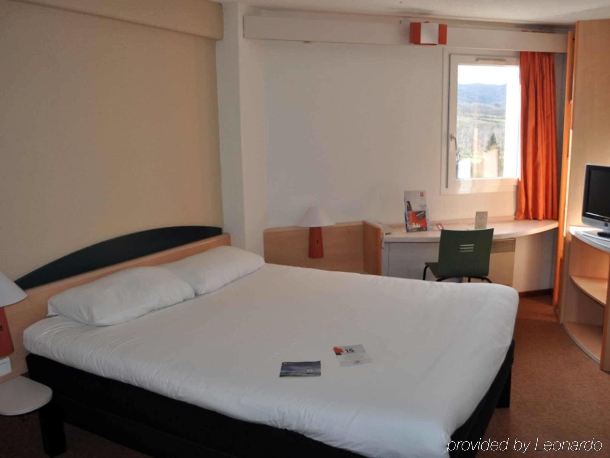 Hotel Ibis オータン エクステリア 写真